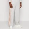 KangolNEXUS PRINT PANT UNISEX - Träningsbyxor - Grey/orange -Stil och Komfort Butik 01351b8a486649f493e059a0bd309a91