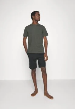 Pier OnePyjamas - Black/khaki 9 Pier OnePyjamas - Black/khaki -Stil och Komfort Butik 02603aa2a4af40eeac146d586ac5f936