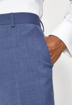 BOSSHUGE - Kostym - Open Blue 21 BOSSHUGE - Kostym - Open Blue -Stil och Komfort Butik 07deeaf595c146cc905277a331a6ba3c