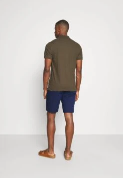 Lyle & ScottPLAIN - Piké - Olive -Stil och Komfort Butik 08d9da084f204d71995d5ca4210ed443