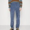 Emporio ArmaniPANTALONI - Tygbyxor - Blu Fiordo 2 Emporio ArmaniPANTALONI - Tygbyxor - Blu Fiordo -Stil och Komfort Butik 0a49642c8f0d4f8ea49e0d010c4c0f93