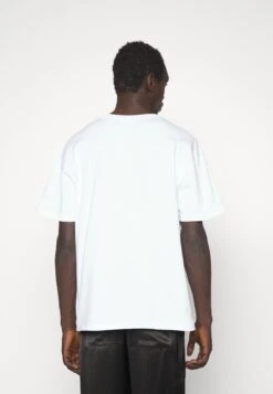 FRAMEFRAME LOGO GRAPHIC - T-shirt - Bas - Blan 10 FRAMEFRAME LOGO GRAPHIC - T-shirt - Bas - Blan -Stil och Komfort Butik 0cb1d910b0ed44ea88eae85b3d9c6bf7