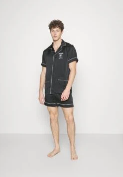 Moschino UnderwearSHORT BUTTON UP PAJAMAS - Pyjamas - Black 10 Moschino UnderwearSHORT BUTTON UP PAJAMAS - Pyjamas - Black -Stil och Komfort Butik 100ed40518504f049ebd496fa95e96f8