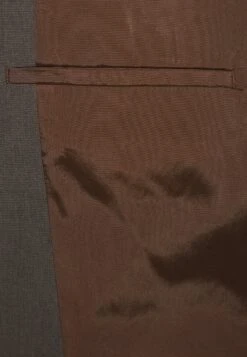 Isaac DewhirstSUIT MOTION MAX - Kostym - Walnut -Stil och Komfort Butik 122c63249faf4fec979bca8d07ef1e82