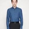 Michael KorsFAUX UNI DOBBY SLIM FIT SHIRT - Kostymskjorta - Slate Blue -Stil och Komfort Butik 1e37b49dc1fd44f6955b568db2755597