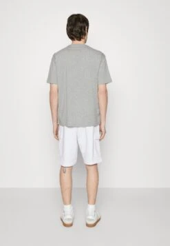 EA7 Emporio ArmaniSHORTS - Träningsbyxor - White -Stil och Komfort Butik 1fcd4ca935474444aeab81593bd41cf5