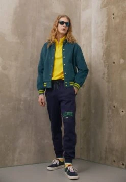 Reebok ClassicPANTS - Träningsbyxor - Vector Navy 10 Reebok ClassicPANTS - Träningsbyxor - Vector Navy -Stil och Komfort Butik 2371b9e9871e47abacf2e3f0034593a0