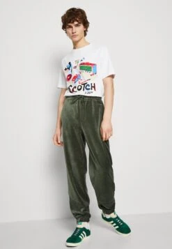 Sean JohnSCRIPT LOGO ESSENTIAL TRACKPANTS - Träningsbyxor - Olive -Stil och Komfort Butik 289f792d1df245d8bcea2b9aa56b833c