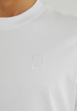 CHASIN'BRACE-B - T-shirt - Bas - White -Stil och Komfort Butik 29cd5c98c696415e84cbe79306721db0