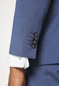 BOSSHUGE - Kostym - Open Blue 23 BOSSHUGE - Kostym - Open Blue -Stil och Komfort Butik 2ad59b062cc44d8cb776f73b8d962ab9