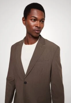 Isaac DewhirstSUIT MOTION MAX - Kostym - Walnut -Stil och Komfort Butik 34a741af113b4d83975529320b7e9e16