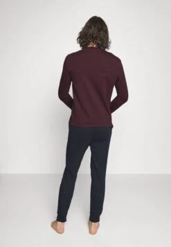 Pier OnePyjamas - Dark Blue/bordeaux -Stil och Komfort Butik 34a871e63fd34211ac4e777f2698adc7