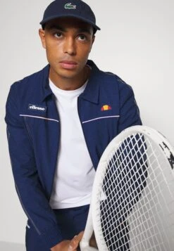 EllesseMAGNIFICO - Träningsjacka - Denim 11 EllesseMAGNIFICO - Träningsjacka - Denim -Stil och Komfort Butik 35ed10b5f73c4879b13f05864088e3a1