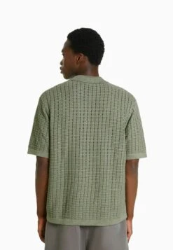 BershkaTEXTURED SLEEVE - Piké - Green -Stil och Komfort Butik 3b3aac89faeb490f89e76a0b55e98d5d