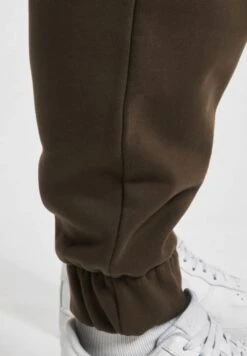 Urban ClassicsTräningsbyxor - Brown 15 Urban ClassicsTräningsbyxor - Brown -Stil och Komfort Butik 3d6094d18e6d42f9948e49d48c72bb15