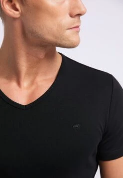 MustangAARON - T-shirt - Bas - Black -Stil och Komfort Butik 4096c0a13c134cbf94355d438ec8c0ca