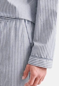 SeidenstickerWEB LANG CLASSIC SET - Pyjamas - Navy 10 SeidenstickerWEB LANG CLASSIC SET - Pyjamas - Navy -Stil och Komfort Butik 44cc7f47229d46d79391abe7e7c5da95