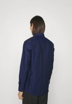 HUGOKOEY - Kostymskjorta - Medium Blue 10 HUGOKOEY - Kostymskjorta - Medium Blue -Stil och Komfort Butik 453864c632f941b097376754e1289f22