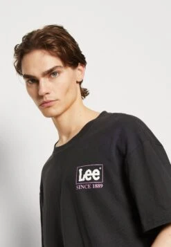 LeeLOOSE LOGO TEE - T-shirt Med Print - Black -Stil och Komfort Butik 47709ae7ab894c4e8efd6d3490353d42
