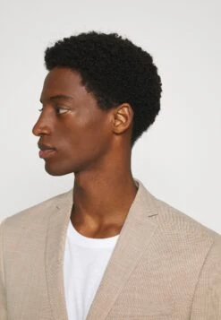 Isaac DewhirstWEDDING COLLECTION - SLIM FIT SUIT - Kostym - Beige -Stil och Komfort Butik 4a41e9b0f9ef4681a98198a8afccc384