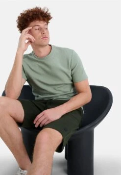 ShoebyWAFFLE - T-shirt - Bas - Green 11 ShoebyWAFFLE - T-shirt - Bas - Green -Stil och Komfort Butik 4b8885a0e60d4faaa43905b04701ba8c