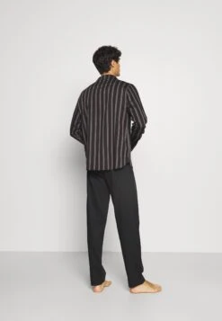 JBSPyjamas - Black -Stil och Komfort Butik 5704255cc0cc481bab3efed7c60ff7ff