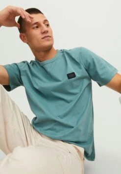 Jack & JonesJCOCLASSIC WAFFLE BADGE TEE - T-shirt - Bas - Trellis 14 Jack & JonesJCOCLASSIC WAFFLE BADGE TEE - T-shirt - Bas - Trellis -Stil och Komfort Butik 5a74a7e020fc41639213754ceca87bd1