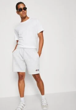 On VacationFITNESS UNISEX - Shorts - Light Grey -Stil och Komfort Butik 5b95063679784f87b4b9ecc740f2186b