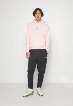 Nike SportswearCLUB TAPER - Träningsbyxor - Black -Stil och Komfort Butik 5c3b1e3514584696b9026bc591ebfc6e