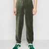 Sean JohnSCRIPT LOGO ESSENTIAL TRACKPANTS - Träningsbyxor - Olive -Stil och Komfort Butik 5e7009f583494395ac16faf985c01d02