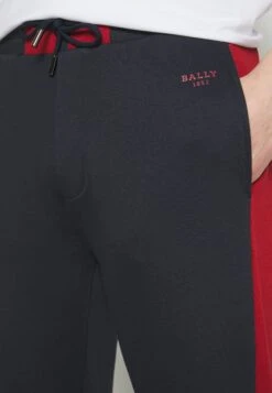 BallyTräningsbyxor - Ink/bally Red 15 BallyTräningsbyxor - Ink/bally Red -Stil och Komfort Butik 6e4c6ad8ec8041ccb9bc94440ce4e8c6