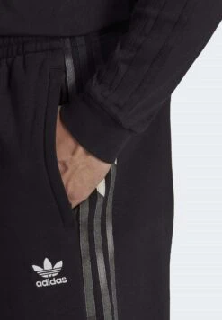 Adidas OriginalsGRAPHICS CAMO - Träningsbyxor - Black 10 Adidas OriginalsGRAPHICS CAMO - Träningsbyxor - Black -Stil och Komfort Butik 7bf114c9d58e4f7a92da711a0701b462