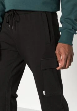 Jack & JonesJPSTGORDON JJSHARK - Träningsbyxor - Black -Stil och Komfort Butik 7e8c08e3e0d84115b3ddf6c77d0fe18e