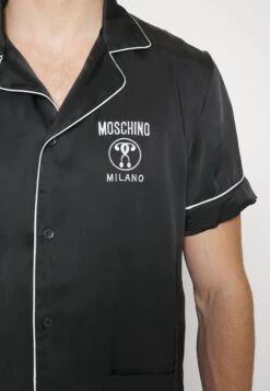 Moschino UnderwearSHORT BUTTON UP PAJAMAS - Pyjamas - Black 15 Moschino UnderwearSHORT BUTTON UP PAJAMAS - Pyjamas - Black -Stil och Komfort Butik 8285766eac55435ea07e06b6b829e75e