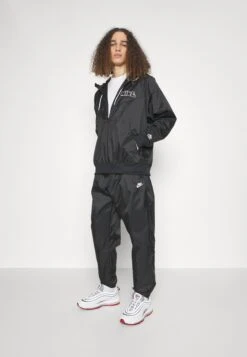 Nike SportswearPANT - Träningsbyxor - Black/white -Stil och Komfort Butik 840edbdadd3f48c69d57a8da53a51aef
