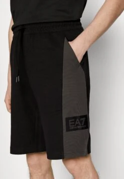 EA7 Emporio ArmaniBERMUDA - Träningsbyxor - Black -Stil och Komfort Butik 8462ce6bb0a249989f832fa1a805a901