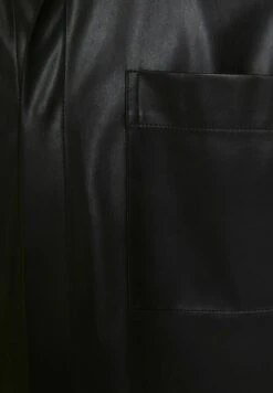 BershkaSEMI - Tygbyxor - Black 11 BershkaSEMI - Tygbyxor - Black -Stil och Komfort Butik 89fd1279fd0b4aef8ab2782ed4b56b23