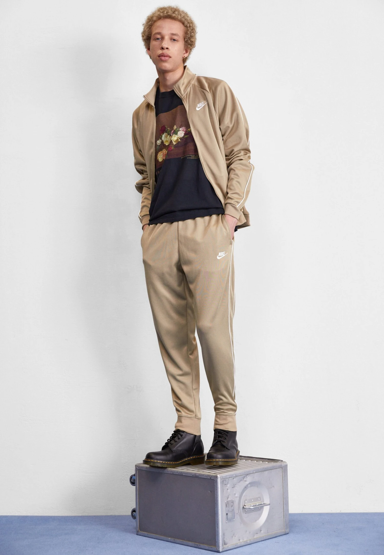 Nike SportswearCLUB PANT - Träningsbyxor - Khaki/white 4 Nike SportswearCLUB PANT - Träningsbyxor - Khaki/white - Bild 2