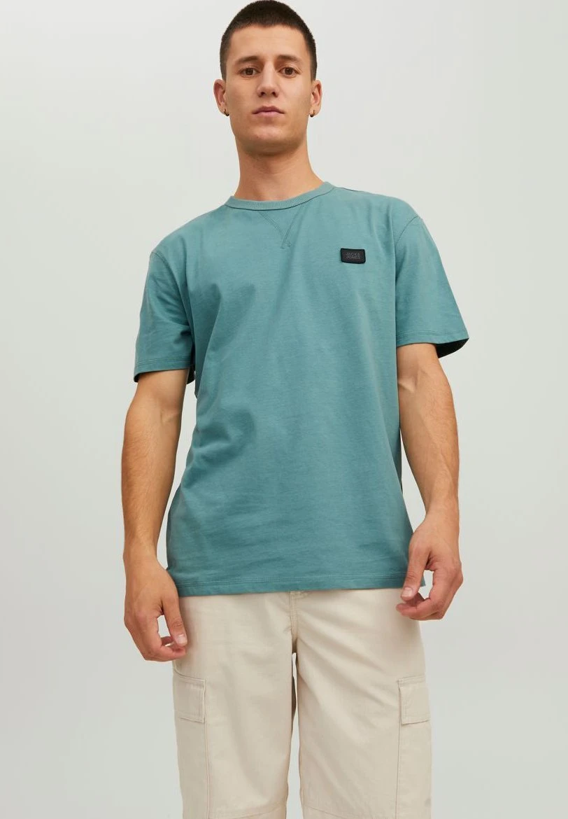 Jack & JonesJCOCLASSIC WAFFLE BADGE TEE - T-shirt - Bas - Trellis 3 Jack & JonesJCOCLASSIC WAFFLE BADGE TEE - T-shirt - Bas - Trellis