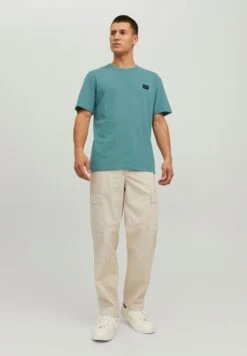 Jack & JonesJCOCLASSIC WAFFLE BADGE TEE - T-shirt - Bas - Trellis 10 Jack & JonesJCOCLASSIC WAFFLE BADGE TEE - T-shirt - Bas - Trellis -Stil och Komfort Butik 915ffc2321d142f498f8c8cf2e818246