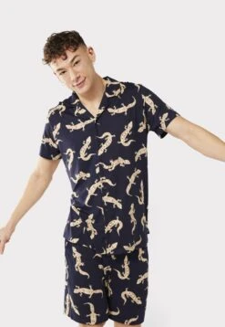 Chelsea PeersGECKO PRINT REVERE COLLAR - Pyjamas - Navy 11 Chelsea PeersGECKO PRINT REVERE COLLAR - Pyjamas - Navy -Stil och Komfort Butik 9430ec9af166480687ecd0384c79f635