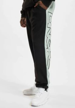 Urban ClassicsDANGEROUS DNGRS CUMULUS BIG PRINT - Träningsbyxor - Black 11 Urban ClassicsDANGEROUS DNGRS CUMULUS BIG PRINT - Träningsbyxor - Black -Stil och Komfort Butik 9a8df89a557e47eaa8999cdadc8f6774