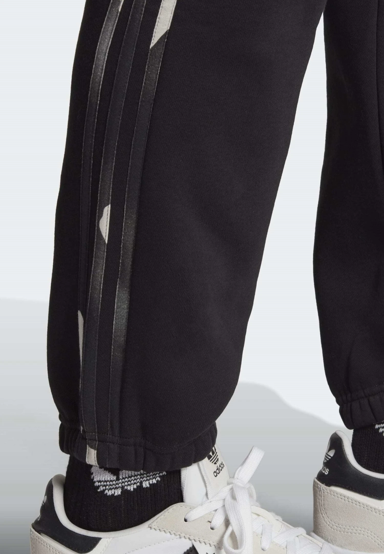 Adidas OriginalsGRAPHICS CAMO - Träningsbyxor - Black 7 Adidas OriginalsGRAPHICS CAMO - Träningsbyxor - Black - Bild 5