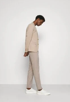 Isaac DewhirstWEDDING COLLECTION - SLIM FIT SUIT - Kostym - Beige -Stil och Komfort Butik a1ad064f744e4fb1810ae6c576bf0d12