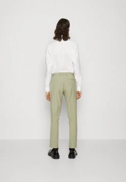 Isaac DewhirstTHE FASHION SUIT POCKET SQUARE - Kostym - Olive -Stil och Komfort Butik bc5d64faf0ec46bcb1c44dc82af3d97a