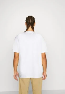 JACK&JONES Premium Jack & Jones PREMIUMJPRBLUBRADFIELD TEE CREW NECK - T-shirt Med Print - White 9 JACK&JONES Premium Jack & Jones PREMIUMJPRBLUBRADFIELD TEE CREW NECK - T-shirt Med Print - White -Stil och Komfort Butik be3f25b795374dcb9c2f8932ff9e7a20