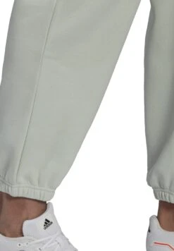 Adidas PerformanceESSENTIALS FEELVIVID FLEECE STRAIGHT - Träningsbyxor - Linen Green -Stil och Komfort Butik be4e87205a3f45248d4394367b04b057