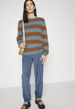 Emporio ArmaniPANTALONI - Tygbyxor - Blu Fiordo 11 Emporio ArmaniPANTALONI - Tygbyxor - Blu Fiordo -Stil och Komfort Butik c0ae1e9934c341d6aae2f3130f7d410b