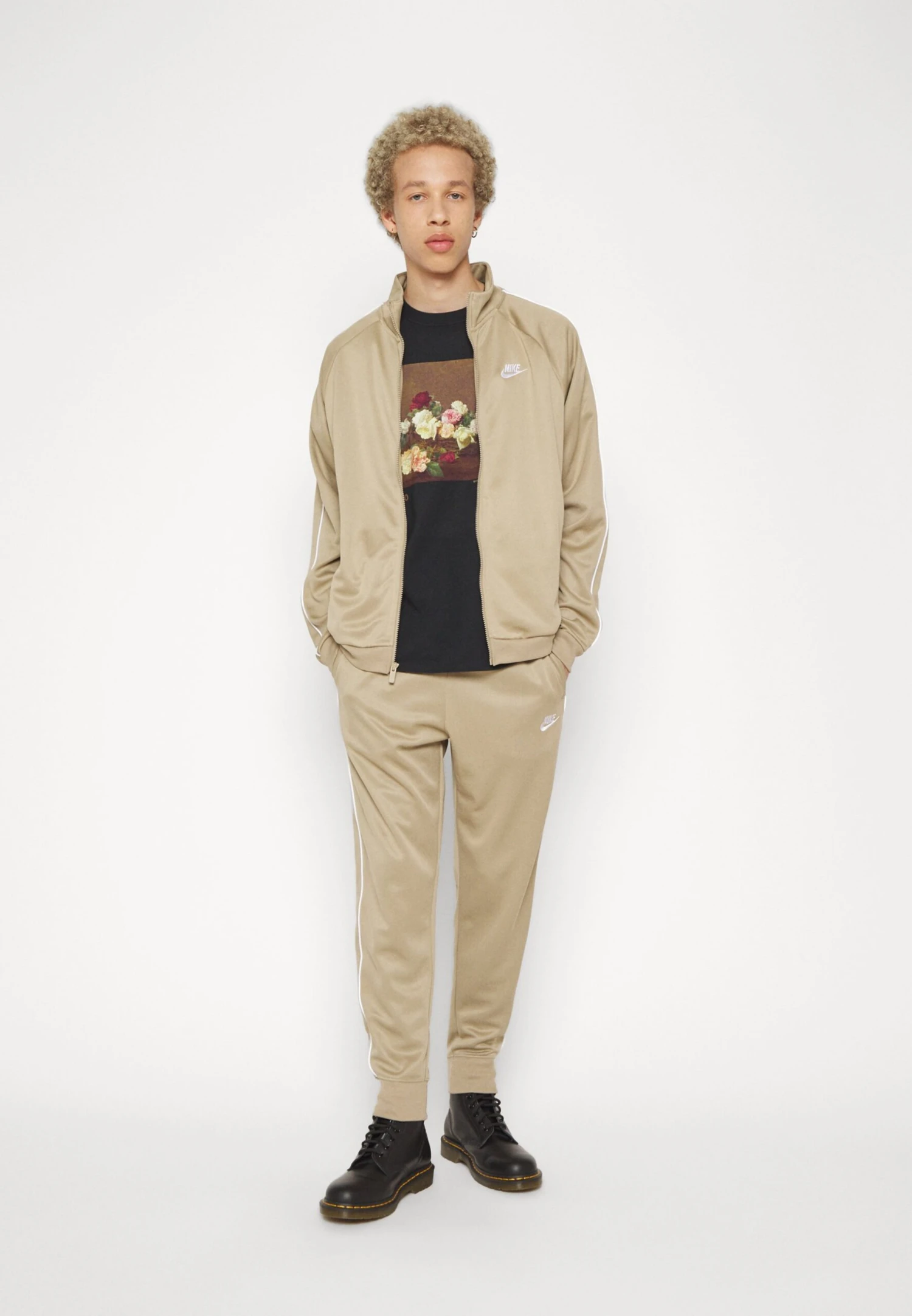 Nike SportswearCLUB PANT - Träningsbyxor - Khaki/white 7 Nike SportswearCLUB PANT - Träningsbyxor - Khaki/white - Bild 5