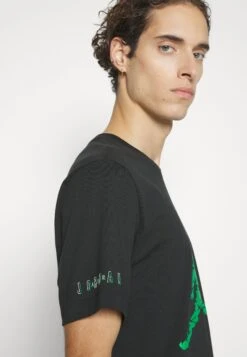JordanCREW - T-shirt Med Print - Black/lucky Green -Stil och Komfort Butik c575bd4133cc4586b2ccad7f19159d58